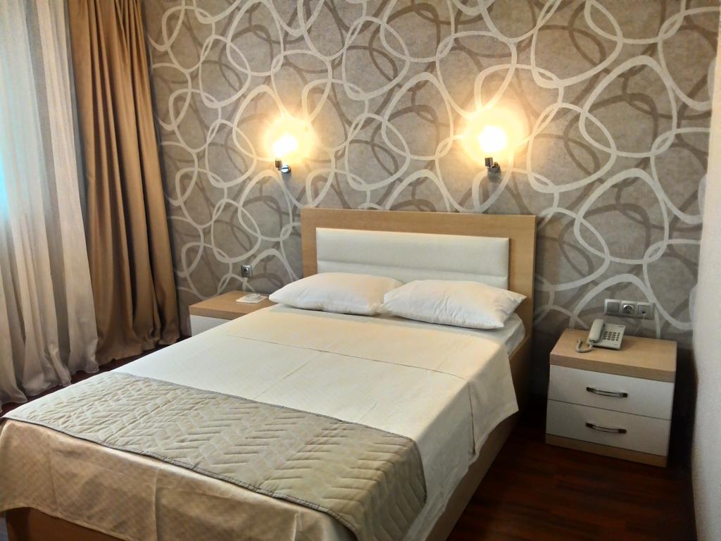 Gueney Adana Otel Quarto foto